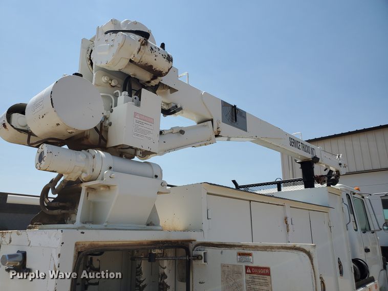 image for item DD0381 2001 Mack CS  service truck with crane