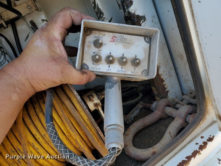 image for item DD0381 2001 Mack CS  service truck with crane