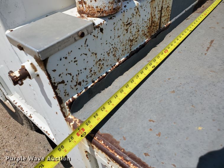 image for item DD0381 2001 Mack CS  service truck with crane