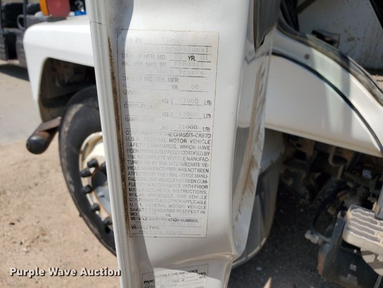 image for item DD0381 2001 Mack CS  service truck with crane