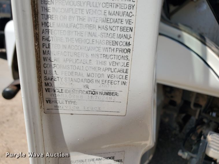 image for item DD0381 2001 Mack CS  service truck with crane