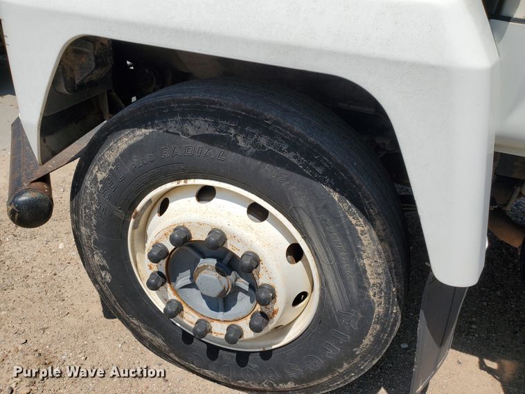 image for item DD0381 2001 Mack CS  service truck with crane