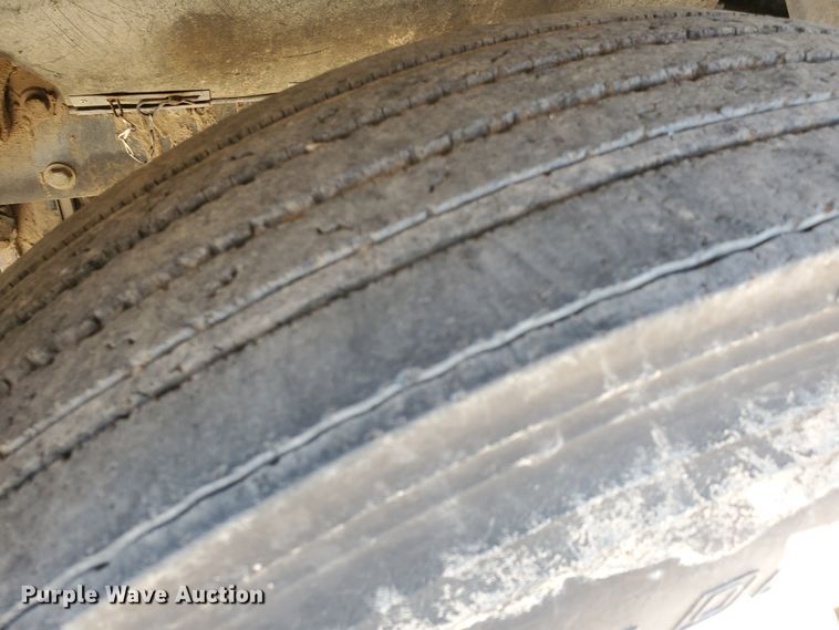 image for item DD0381 2001 Mack CS  service truck with crane