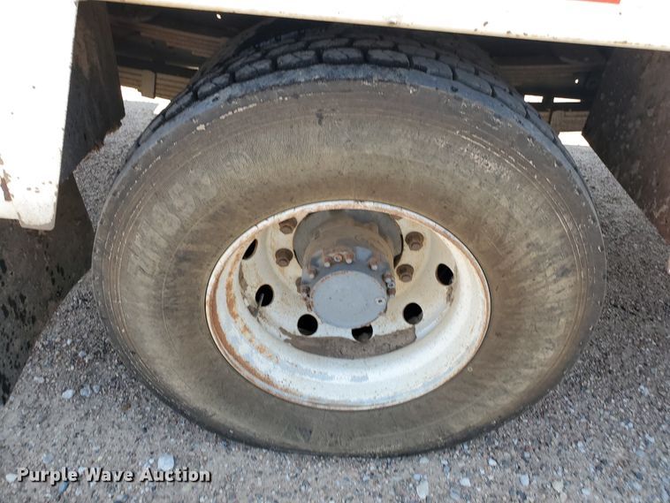 image for item DD0381 2001 Mack CS  service truck with crane