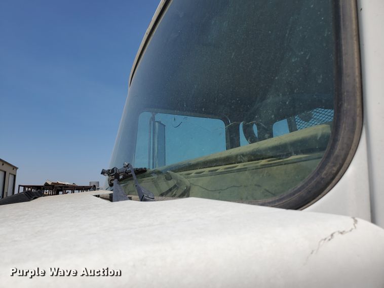 image for item DD0381 2001 Mack CS  service truck with crane