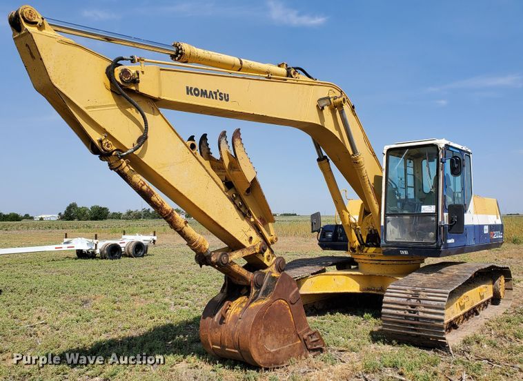 image for item DD0384 1992 Komatsu PC200LC-5  excavator