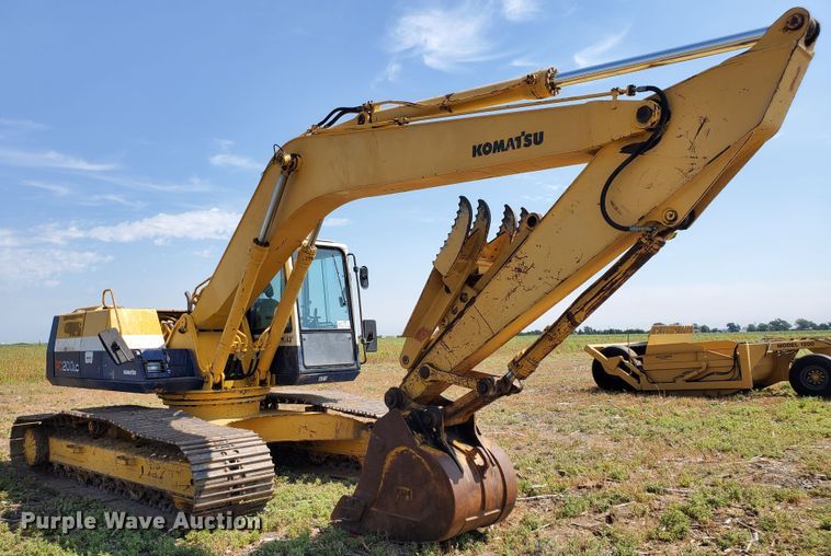 image for item DD0384 1992 Komatsu PC200LC-5  excavator