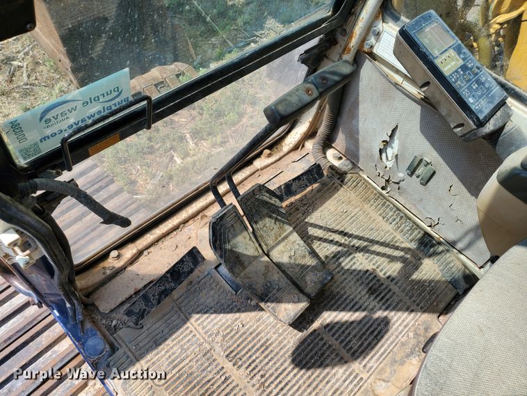 image for item DD0384 1992 Komatsu PC200LC-5  excavator