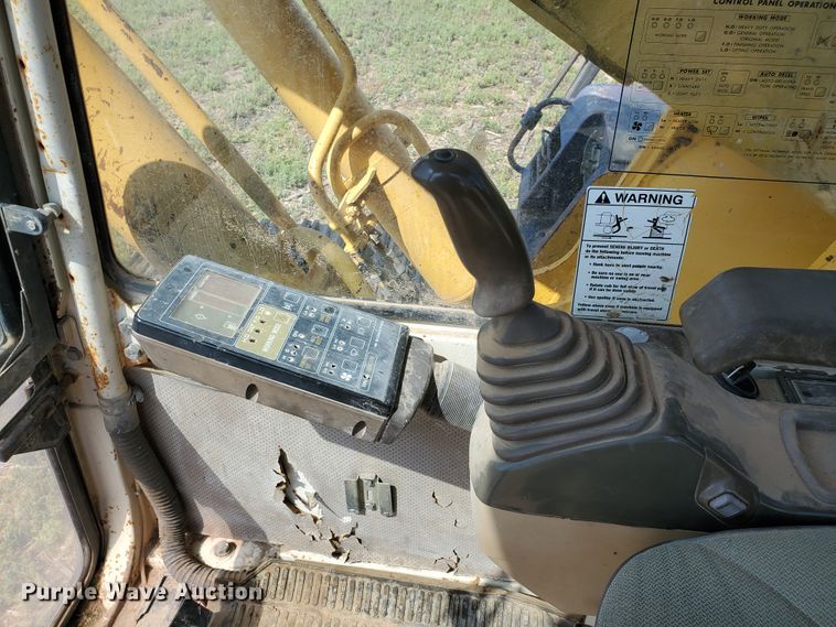 image for item DD0384 1992 Komatsu PC200LC-5  excavator