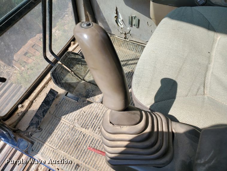 image for item DD0384 1992 Komatsu PC200LC-5  excavator