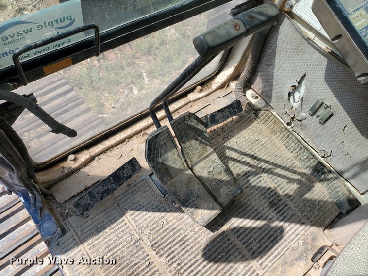 image for item DD0384 1992 Komatsu PC200LC-5  excavator