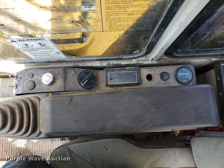 image for item DD0384 1992 Komatsu PC200LC-5  excavator