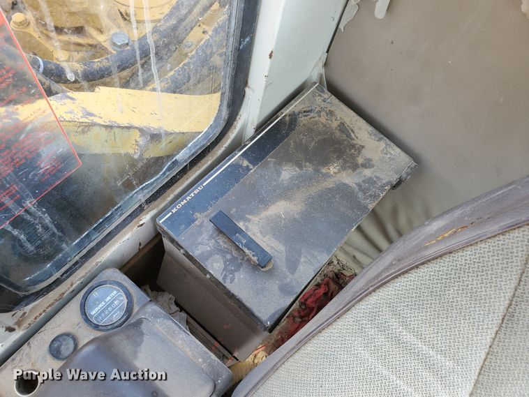 image for item DD0384 1992 Komatsu PC200LC-5  excavator