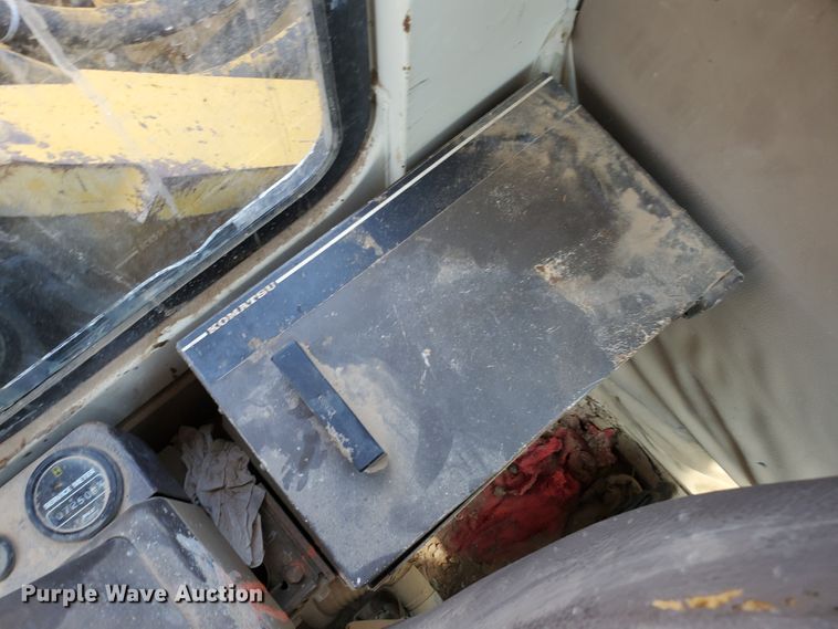 image for item DD0384 1992 Komatsu PC200LC-5  excavator