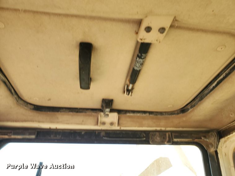 image for item DD0384 1992 Komatsu PC200LC-5  excavator