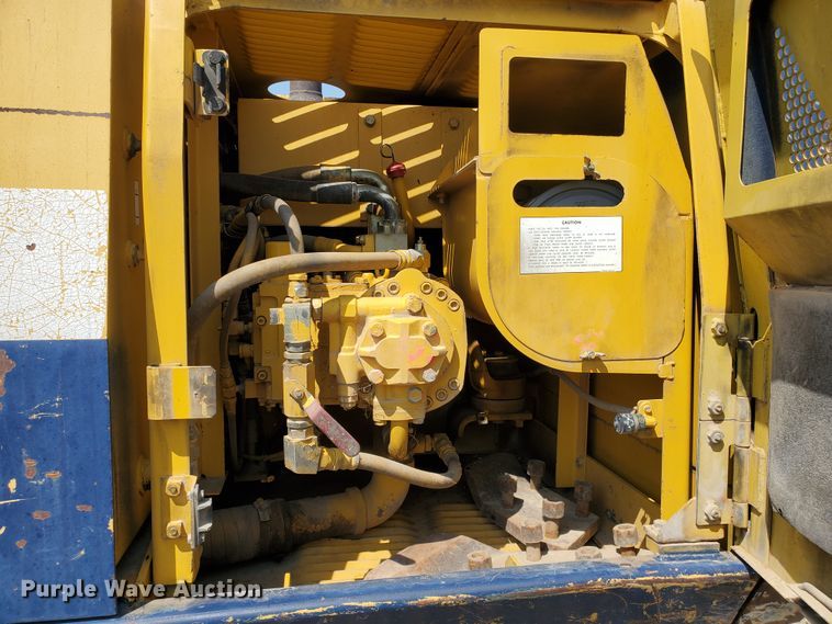 image for item DD0384 1992 Komatsu PC200LC-5  excavator
