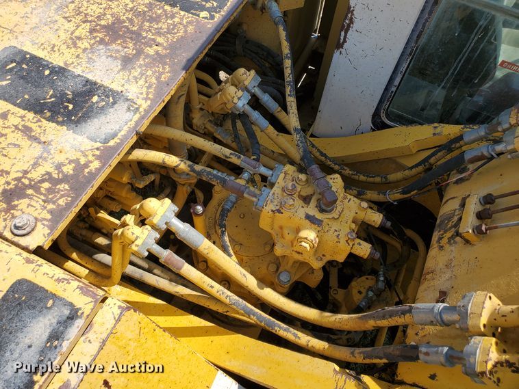image for item DD0384 1992 Komatsu PC200LC-5  excavator