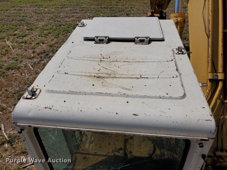 image for item DD0384 1992 Komatsu PC200LC-5  excavator