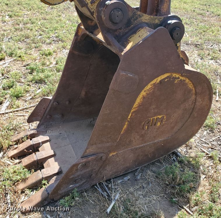 image for item DD0384 1992 Komatsu PC200LC-5  excavator