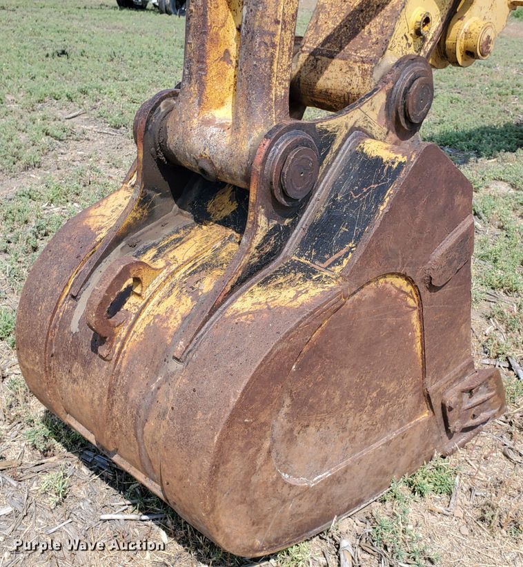 image for item DD0384 1992 Komatsu PC200LC-5  excavator