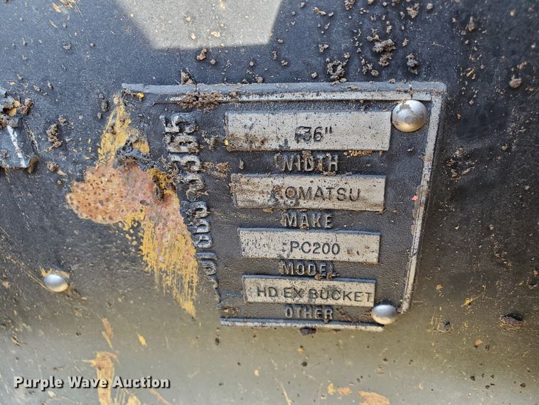 image for item DD0384 1992 Komatsu PC200LC-5  excavator
