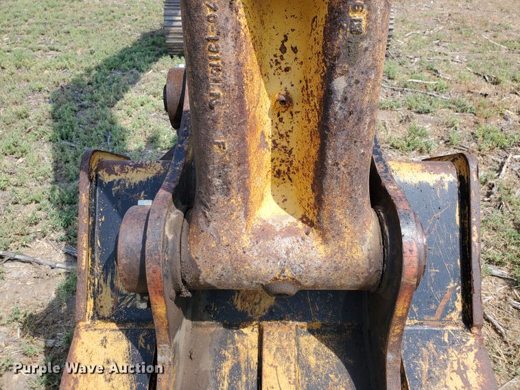 image for item DD0384 1992 Komatsu PC200LC-5  excavator