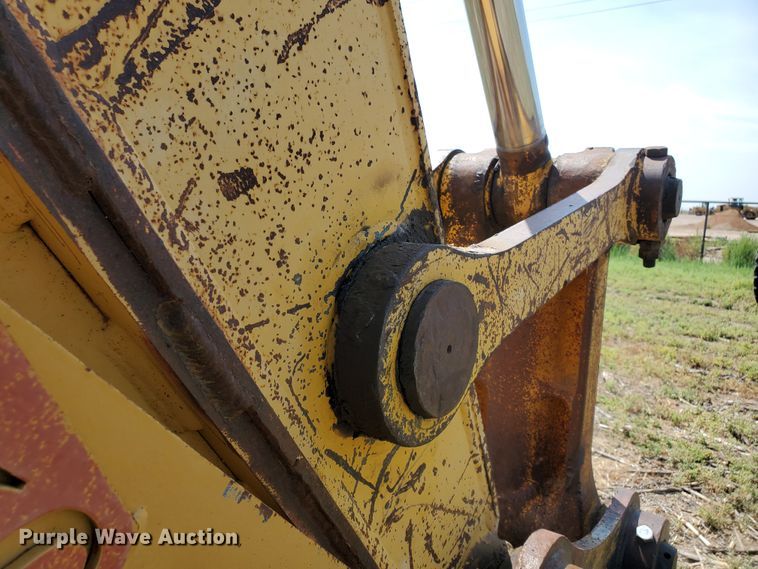 image for item DD0384 1992 Komatsu PC200LC-5  excavator