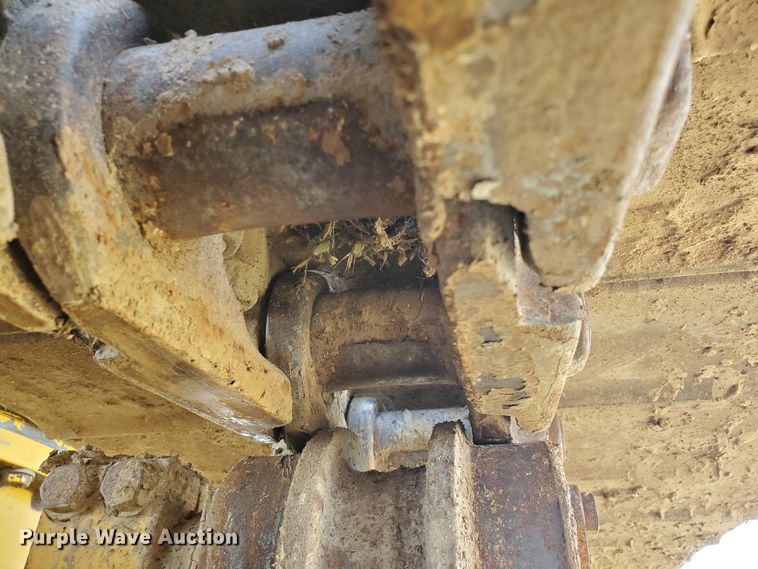 image for item DD0384 1992 Komatsu PC200LC-5  excavator