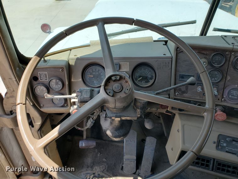 image for item DD0385 1981 Mack  winch truck