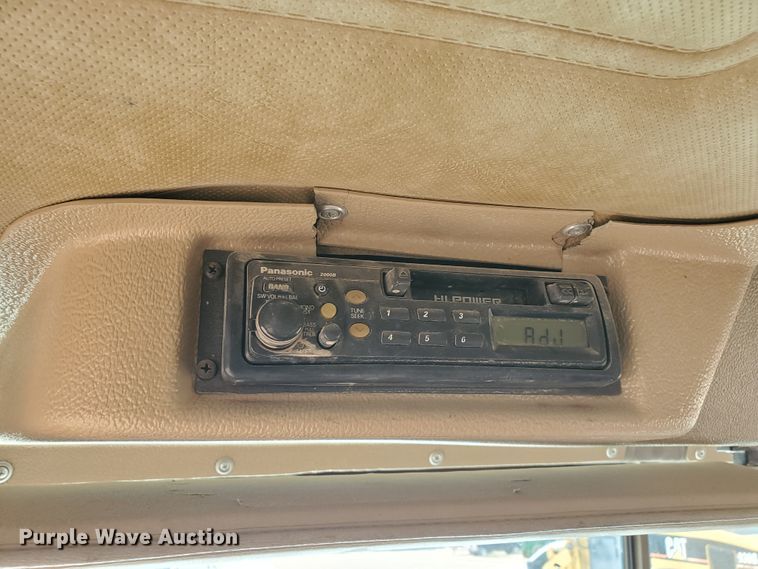 image for item DD0385 1981 Mack  winch truck