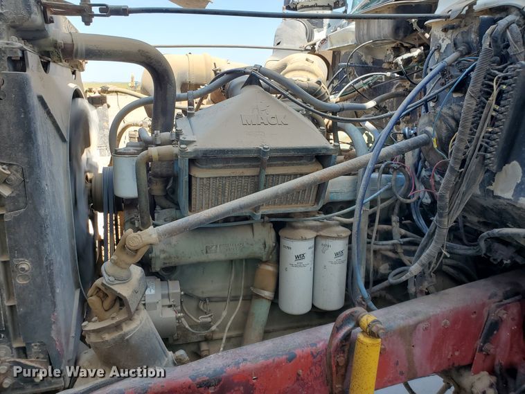 image for item DD0385 1981 Mack  winch truck