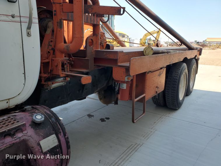 image for item DD0385 1981 Mack  winch truck