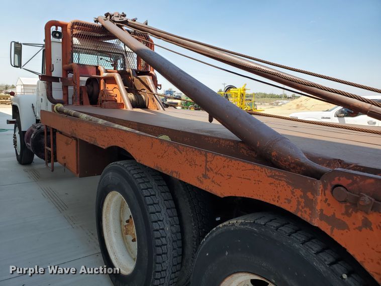 image for item DD0385 1981 Mack  winch truck