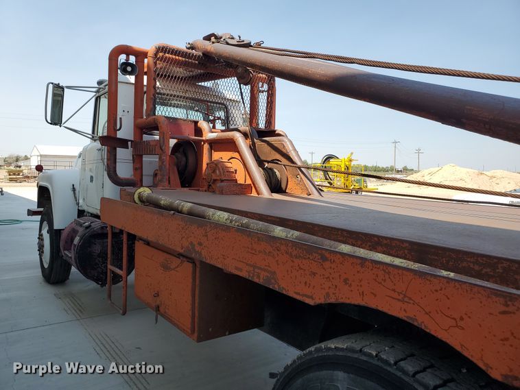 image for item DD0385 1981 Mack  winch truck