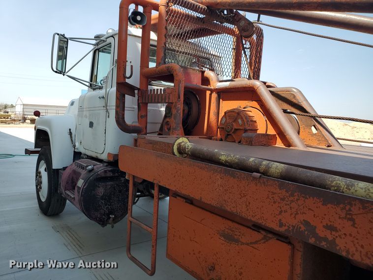 image for item DD0385 1981 Mack  winch truck