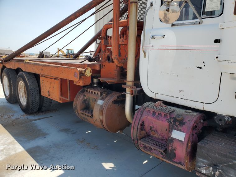 image for item DD0385 1981 Mack  winch truck