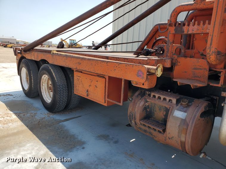 image for item DD0385 1981 Mack  winch truck