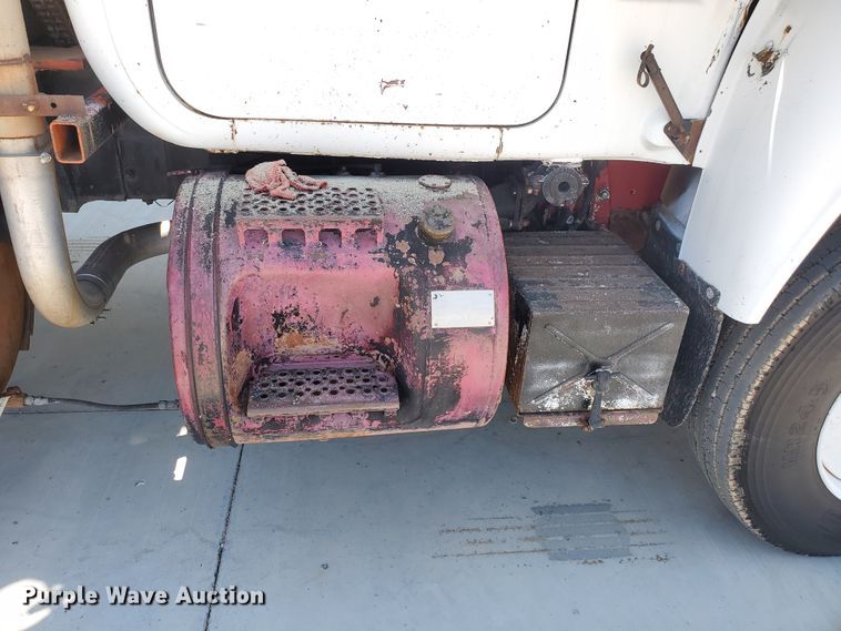 image for item DD0385 1981 Mack  winch truck