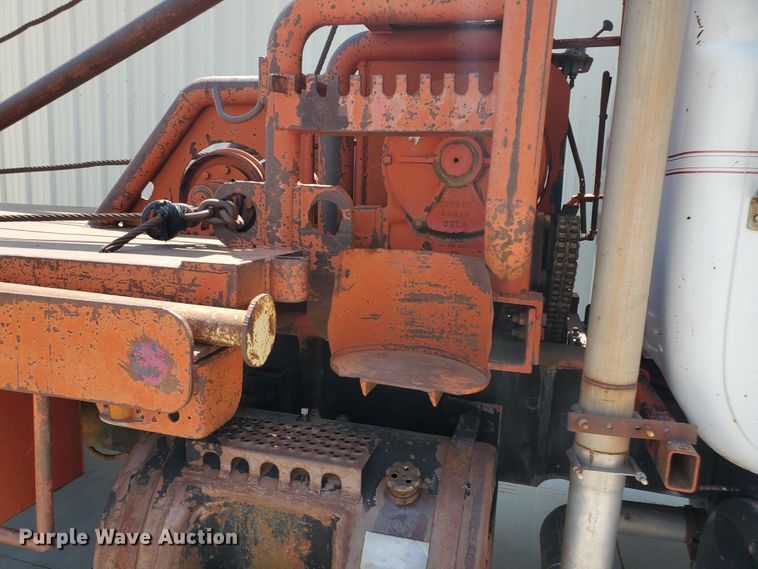 image for item DD0385 1981 Mack  winch truck