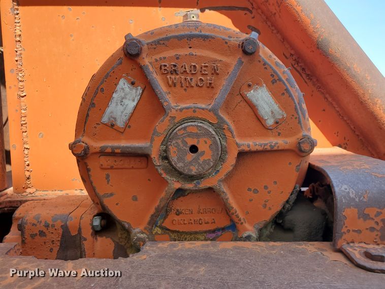 image for item DD0385 1981 Mack  winch truck