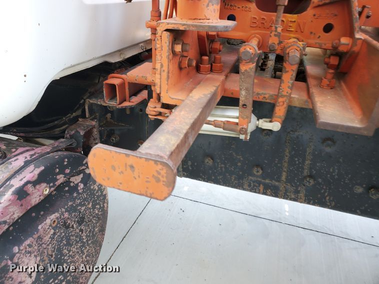 image for item DD0385 1981 Mack  winch truck