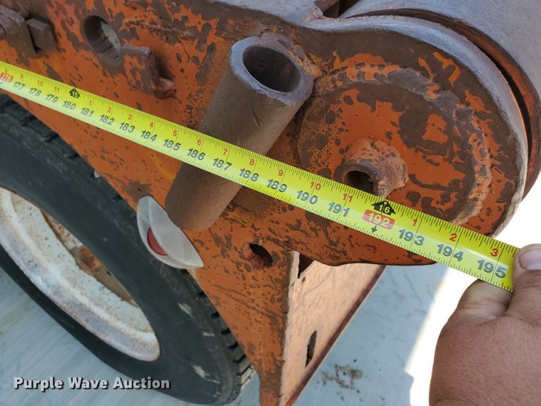 image for item DD0385 1981 Mack  winch truck