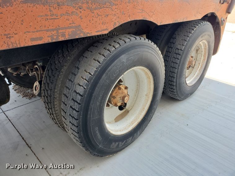 image for item DD0385 1981 Mack  winch truck