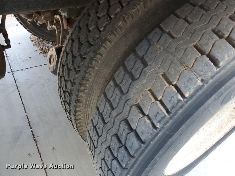 image for item DD0385 1981 Mack  winch truck