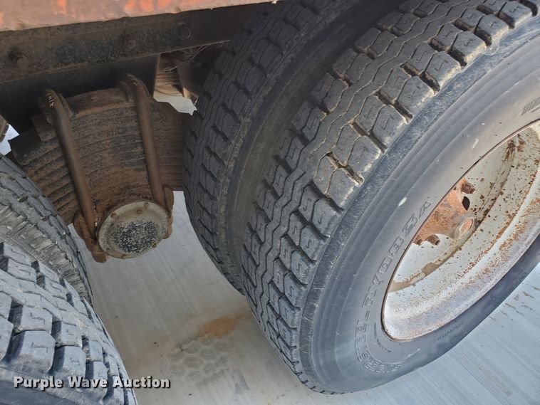 image for item DD0385 1981 Mack  winch truck