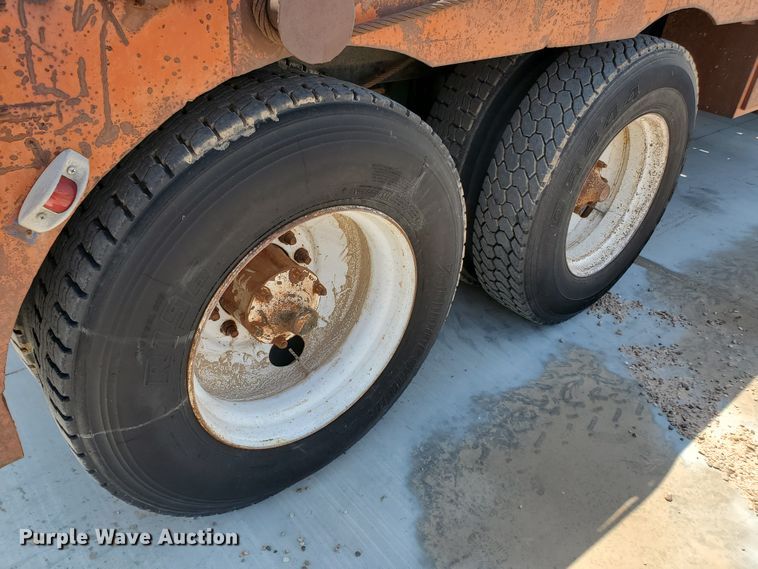 image for item DD0385 1981 Mack  winch truck