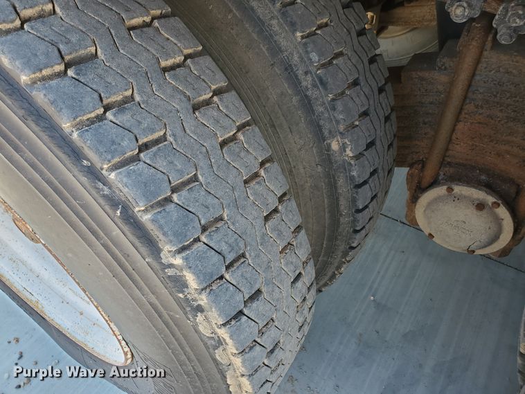 image for item DD0385 1981 Mack  winch truck