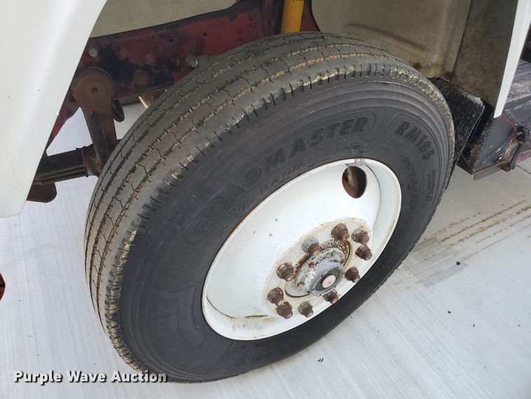 image for item DD0385 1981 Mack  winch truck