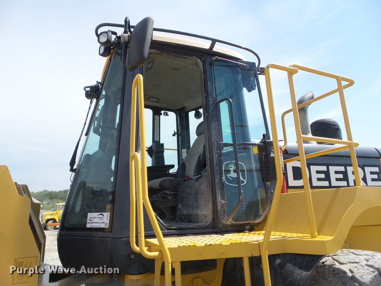 image for item DF0868 2012 John Deere 744K  wheel loader