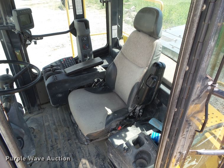 image for item DF0868 2012 John Deere 744K  wheel loader